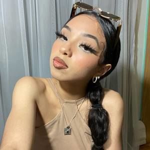 Meet your Posher, Desiree